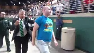 Protester at Kissimmee, Florida Trump Rally Flips off the crowd 8/11/16