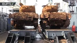 Tanques afundados da 2&ordf; Guerra Mundial flutuam no Mar de Barents