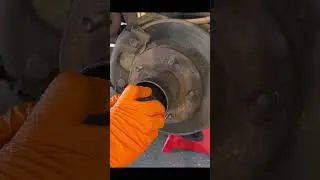 Taking Apart 79 Bronco Front Brakes & Hub #diy