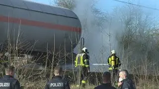Flüssiggas-Kesselwagon musste gekühlt werden - Einsatz für die Feuerwehr Emmerich