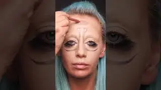 She is drawing an upside-down face! 🤯 #shorts