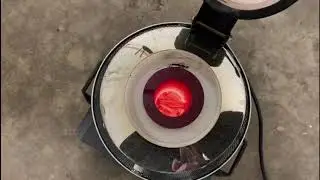 Motorola Razr  Phone vs Molten Aluminum