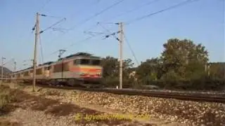 Train de locomotives BB 22200 lors d'un acheminement