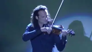 Rock Violinist Aaron Meyer performs Kashmir in Vegas