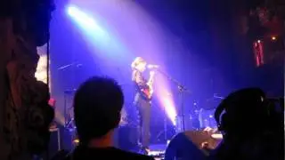 ANNA CALVI @ Le Trianon (Paris) - April 22, 2011