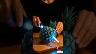 A pineapple 🍍 cut with a lighting knife 🗡️#shorts #satisfyingvideo #unbelievablecut