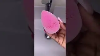 Wetting your makeup sponge is a MUST! 💕 | #beautyblender #makeuptips #makeuphacks #makeupsponge