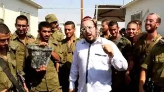 Lipa Schmeltzer accepts ALS #IceBucketChallenge