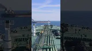 Огромный танкер проходит мимо ⚓ #бытьморяком #морскиеуслуги #судоходныймаршрут #корабль #море #СШ...