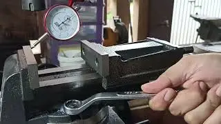 Cara setting ragum ke meja milling dengan menggunakan dial gauge.