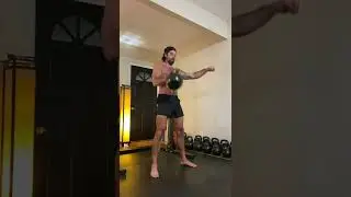 Kettlebell Military Press: 44kg