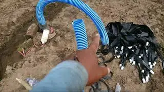 Pemasangan instalasi irigasi sprinkler pada lahan Bawang Merah di Lokasi3 Part1
