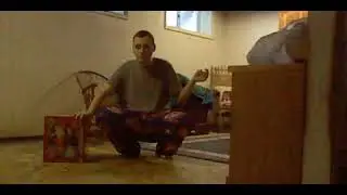 Видео с говорящей надувной фигуркой Гринча Джемми со снежком.