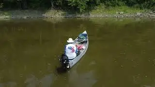 Outboard on a canoe 33a