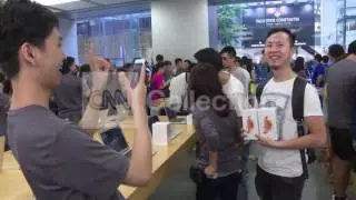 CHINA: IPHONE 6S RELEASE - HUGE CROWDS