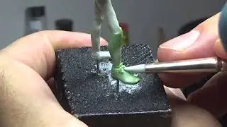 Sculpting the legs on a 65mm English Civil War Musketeer