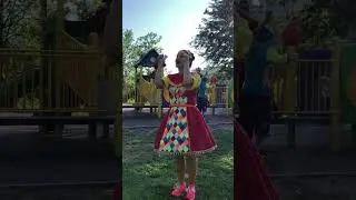 Trupa Planeta Clounella - Eu ma joc, ma joc, cu degetul mare ma joc!