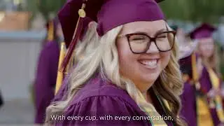 План достижений колледжа Starbucks: празднуем более 10 000 выпускников!