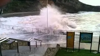 Temporal mar&iacute;timo Llanes -  playa del Sablon