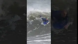 Bodyboarding tricks on the shorebreak 🌊 #wave #surf #bodyboarding
