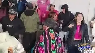 EN QUE MOMENTO / MARIELA HUARI / SANTIAGO