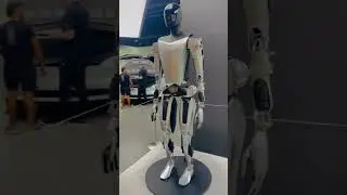 Tesla Bot 2023 #tesla#elonmusk#aventuramall#miami#teslabot#kids#funny#future