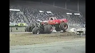 USA-1 TUFF ENUFF COLLISION! 1990 TNT MONSTER TRUCK CHALLENGE!