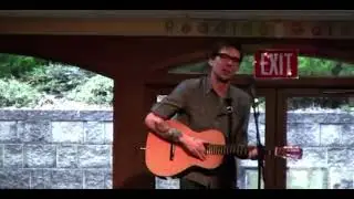 Justin Townes Earle performing 