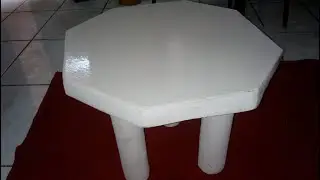 Mesinha de caixa de pizza feita com cimento
