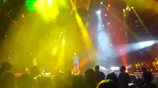 משה פרץ ועומר אדם - היא רק רוצה לרקוד בהופעה