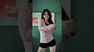Stunning Dance Moves | Trending Girl Dance Performance 🔥 | Mesmerizing Dance Moves | #shorts