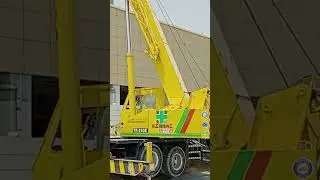 Heavy Compressor Lift to Rooftop Using Crane 🚧  #hvac #chiller #viral #shorts #shortvideo #york