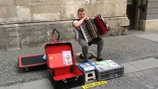 Street Music - Ivan Hajek, accordion in the heart of M&uuml;nchen