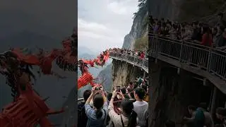 😭jawdrop! Cliff ride disaster - The pendulum hit the guardrail! #shorts #accident #pendulum #cliff