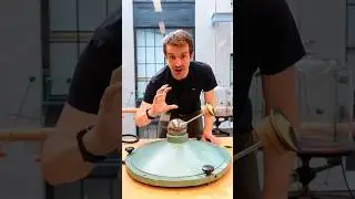 Gyroscope &agrave; tr&egrave;s faible frottement. Cette fois, il est actionn&eacute; par une perceuse&nbsp;! #physique #sci...