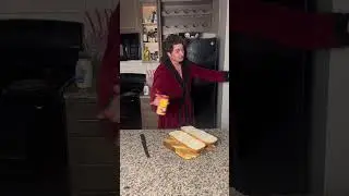Слайдеры с жареной колбасой 🍔 #бюджетноепитание #готовка #идеирецептов #трудности