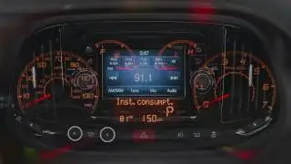 Цифровая приборная панель на приборной панели автомобиля Ram ProMaster City 2017 года выпуска.