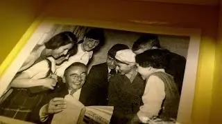 Ein Mann gibt Auskunft: Im Erich Kästner Museum in Dresden