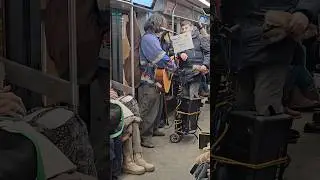 Конфликт музыкантов  все закончилось мирно музыканты перешлии в друг вагон , недавно дискус под-ся