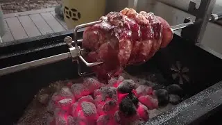 Приготовьте свинину на вертеле Bunnings на 15 кг.