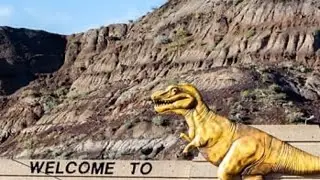WELCOME TO DRUMHELLER #alberta #drumheller #dinosurus #badlands #trendingvideo #fossils #museum