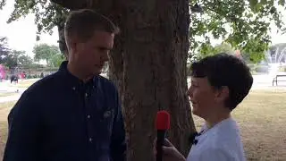 Knattereporter Wille intervjuar skolminister Gustav Fridolin (MP) i Almedalen