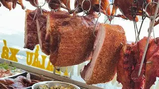 Bà chi vịt quay có hai đệ tử chặt vịt heo quay rất là nhanh đó nha 