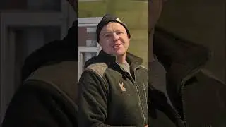 Człowiek, który stawia piece kaflowe 