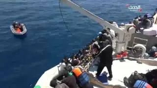 صور حية لإنقاذ مهاجرين في البحر المتوسط