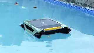 Solar powered swimming pool cleaning robot