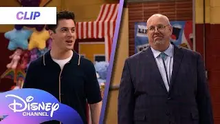 El maestro Laritate Regresa | Los Hechiceros M&aacute;s All&aacute; De Waverly Place 
