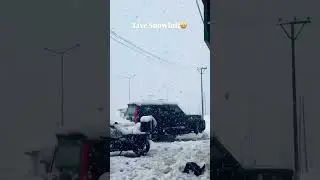 Dekh Lo Snowfall 🤩🌨️ #bike #bikeride #snowfall #ytshorts #kashmir #rider #explore #winter #viral