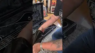 Gibson G2 Gene Simmons Thunderbird unboxing from Guitar Guitar