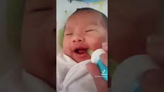 Thara first time to take vitamins #vitamin #baby #1month 3.26.23